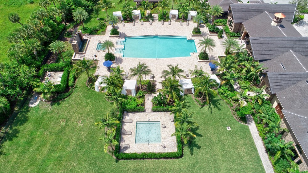 Gallery Image Resort-Style Pool with Cabanas 2