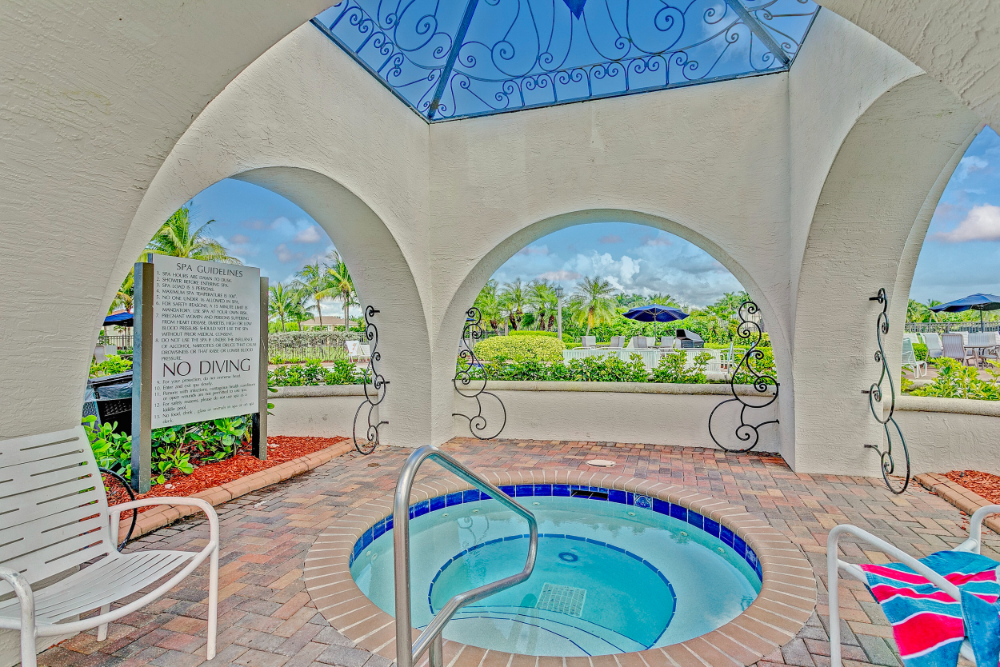 Gallery Image Outdoor Spa 1