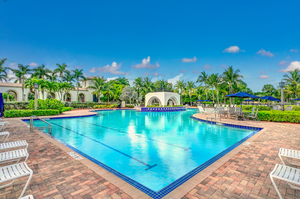 Gallery Image Resort Style Swimming Pool 3