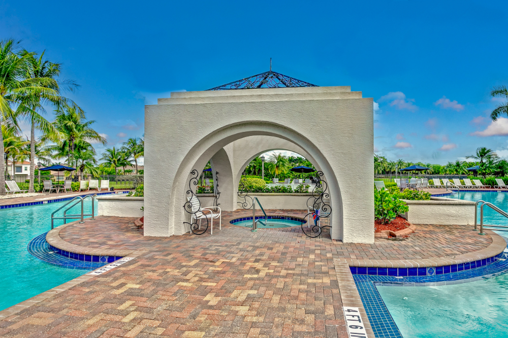 Gallery Image Resort Style Swimming Pool 4