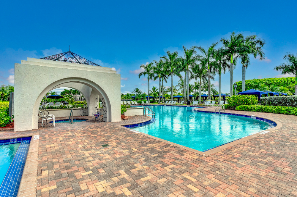 Gallery Image Resort Style Swimming Pool 5