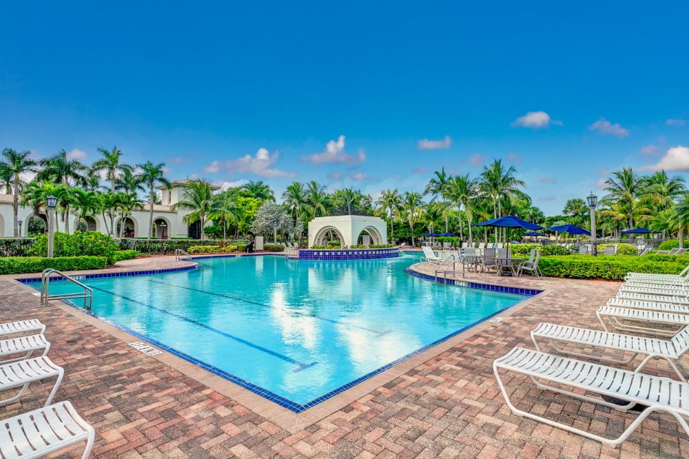 Gallery Image Resort Style Swimming Pool 6