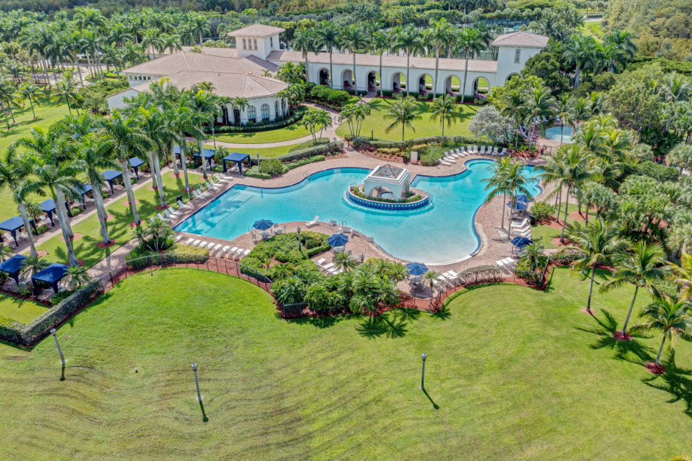 Gallery Image Resort Style Swimming Pool 7
