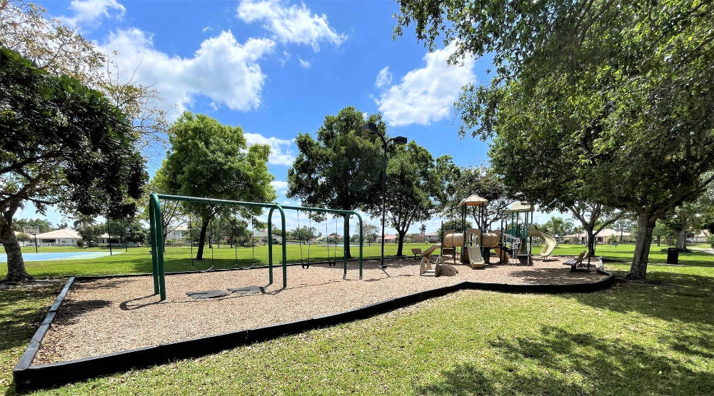 Gallery Image isles at wellington tot lot